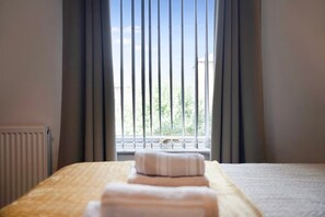2 chambres, fer et planche à repasser, Wi-Fi, draps fournis