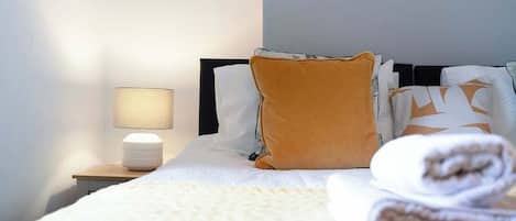 2 bedrooms, iron/ironing board, Internet, bed sheets