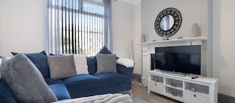 Family-Friendly 2BR Close to Durham City