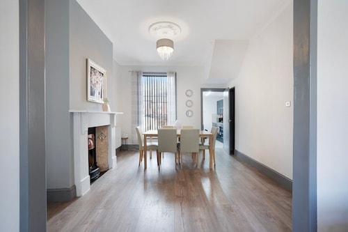 Family-Friendly 2BR Close to Durham City