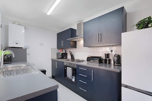 Fridge, microwave, oven, stovetop - Family Friendly 2BR Close to Durham City (Ushaw Moor)