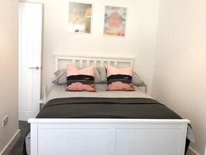 2 soveværelser, internetforbindelse