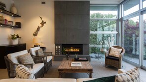 Luxury Villa, Lake View | Living area