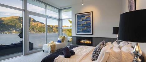 Luksusvilla, utsikt mot innsjø | 4 soverom, sengetøy av topp kvalitet og skrivebord