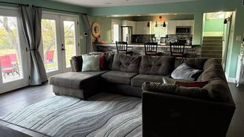 智能电视、桌上足球、乒乓球