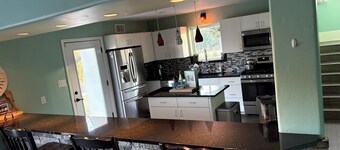 Wine Country Oasis Pool/Sleeps 14
