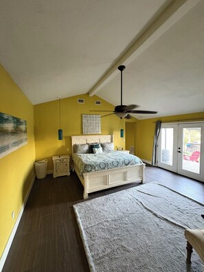 3 bedrooms, desk, iron/ironing board, travel cot