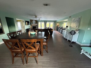 Dining - Wine Country Oasis Pool/Sleeps 14 (Kerrville)