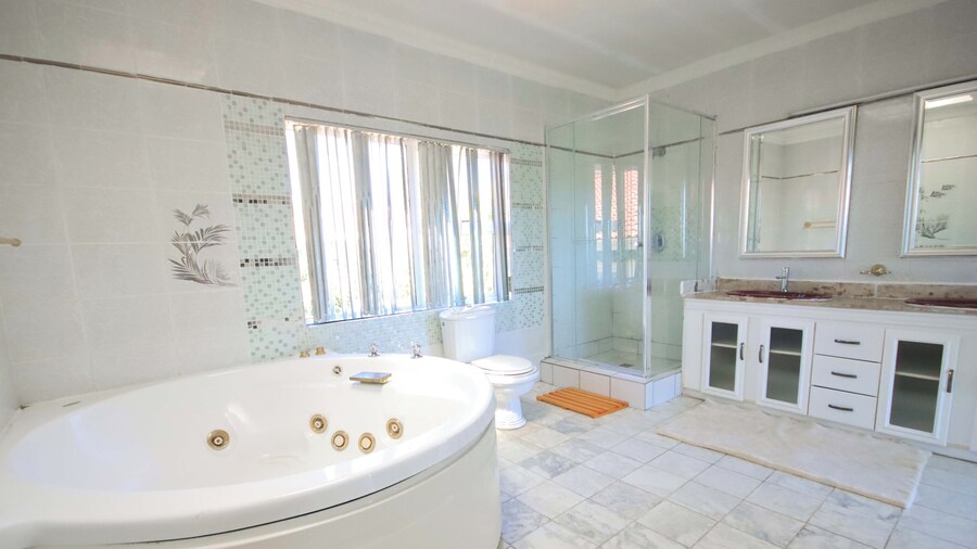 The Advocate Suites Manor