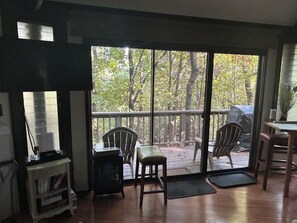 Interior - "PEACE IN A POD" CHARMING 2-Bdrm cabin right in the middle of Big Canoe!  (Jasper)