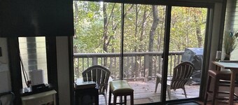 "PEACE IN A POD" CHARMING 2-Bdrm cabin right in the middle of Big Canoe!