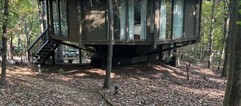 "PEACE IN A POD" CHARMING 2-Bdrm cabin right in the middle of Big Canoe! 