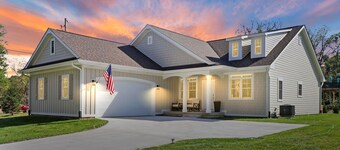 The Bay Constellation -Walk to Yerkes |Firepit |Pool Table|New Construction