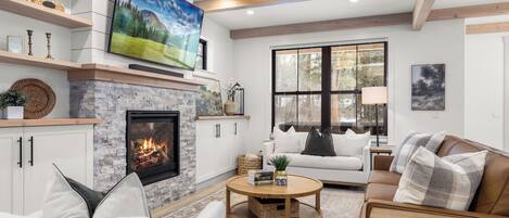 Smart TV, fireplace