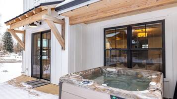 Bain à remous extérieur
