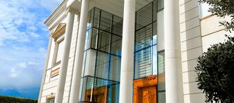 Luxury villa with heated pool, private elevator and wonderful view of Lake Tunis