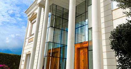 Luxury villa with heated pool, private elevator and wonderful view of Lake Tunis