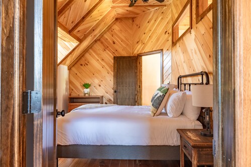 Hidden Falls Lodge | Hocking Hills, 93 Acres