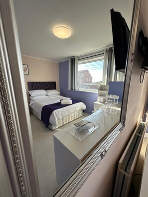 3 bedrooms, desk, iron/ironing board, free WiFi