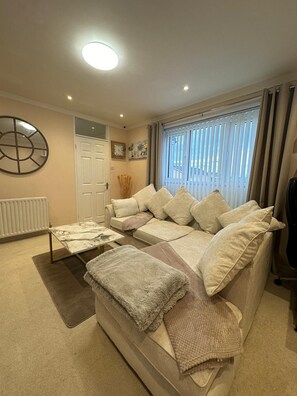 Smart TV, fireplace, books, printers - Extraordinary Comfort - Enjoy Your Freedom & Peace (Horden)