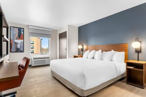 Room, 1 King Bed, Non Smoking | Desk, laptop workspace, free WiFi, bed sheets - Everhome Suites Cheyenne (Cheyenne)