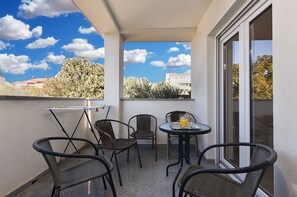 Outdoor dining - Apartment 2367/123447 (Istria - Stinjan), 1500m from the beach (Stinjan)