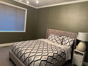 3 bedrooms, WiFi, bed sheets - Tualatin Villa with 3 bedrooms in serene area (Tualatin)