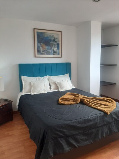 Near Corferias American embassy, nice room 2 blocks from U nacional.