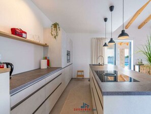 Private kitchen - Villa Maria Comfortable Holiday Residence (Vodnjan)