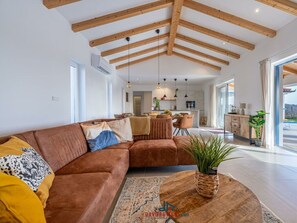 Villa | Living area - Villa Maria Comfortable Holiday Residence (Vodnjan)