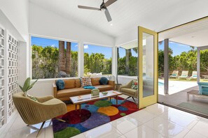 Unclassified image, 2 of 50, button