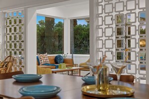 Dining - 'Good Vibrations' Midcentury glam with 3BR/3BA! (Palm Springs)