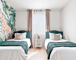 4 habitaciones, escritorio, tabla de planchar con plancha y wifi 