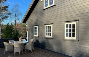 Outdoor dining - 4 bedroom beautiful home in Lyngdal (Lyngdal)