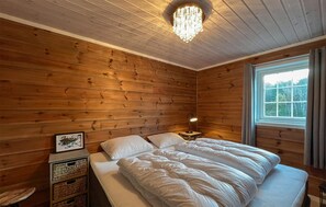 4 Schlafzimmer, Reisekinderbett