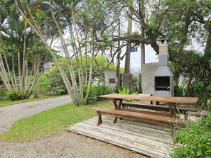 Outdoor dining - Quinta da Margem (Florianópolis)