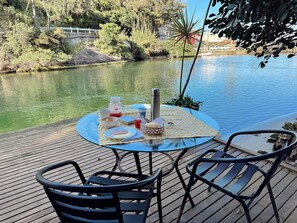Outdoor dining - Quinta da Margem (Florianópolis)
