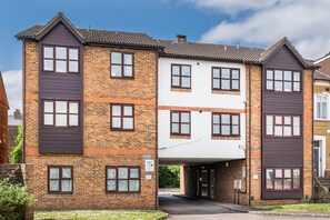 Front of property - Train Station Serenity (Staines)