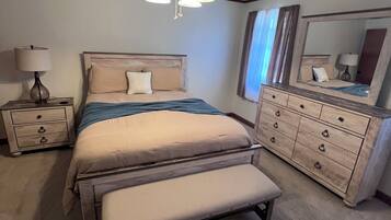 3 bedrooms, iron/ironing board, WiFi, bed sheets