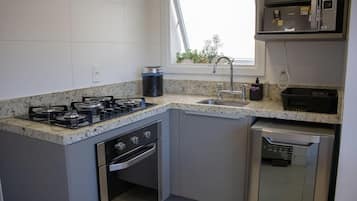 Ofen, Kochgeschirr/Geschirr/Besteck