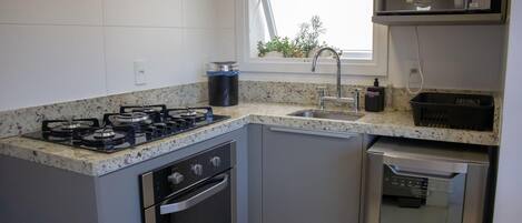 Ovn og kjøkkenutstyr