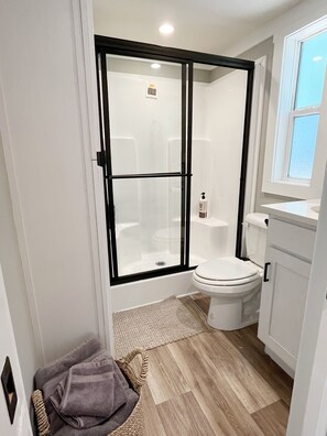 Shower, towels - Eagle’s Nest Tiny House: Cozy Escape w/ Porch, Patio + Fire Pit (Tracy)