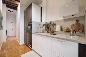 Refrigerador, horno, parrilla de estufa y lavavajillas 