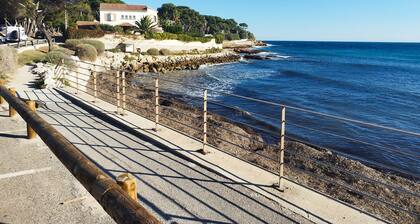 Fully equiped mobile home near the beach with shared pool and Air Conditioning