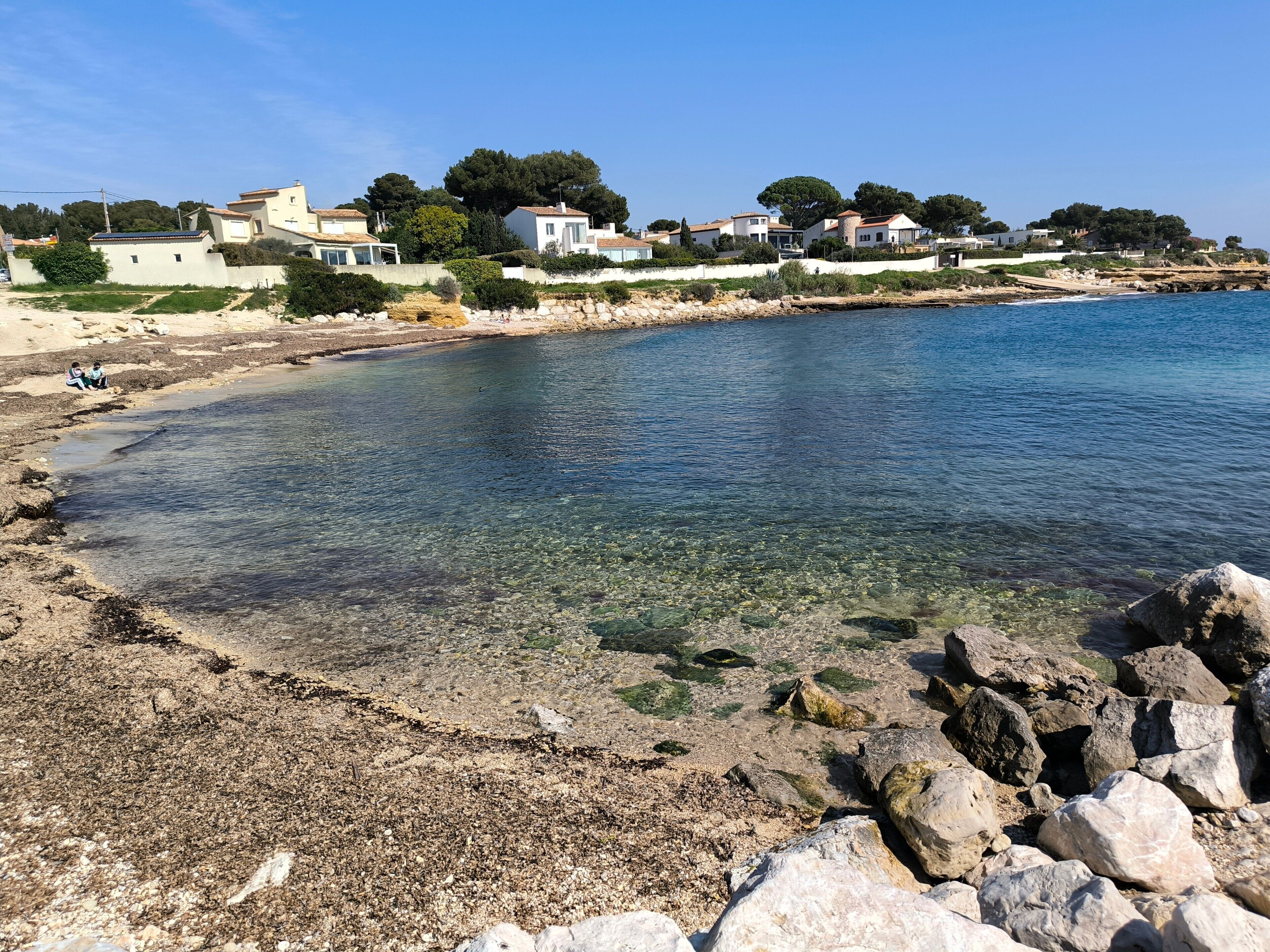 Una spiaggia nelle vicinanze