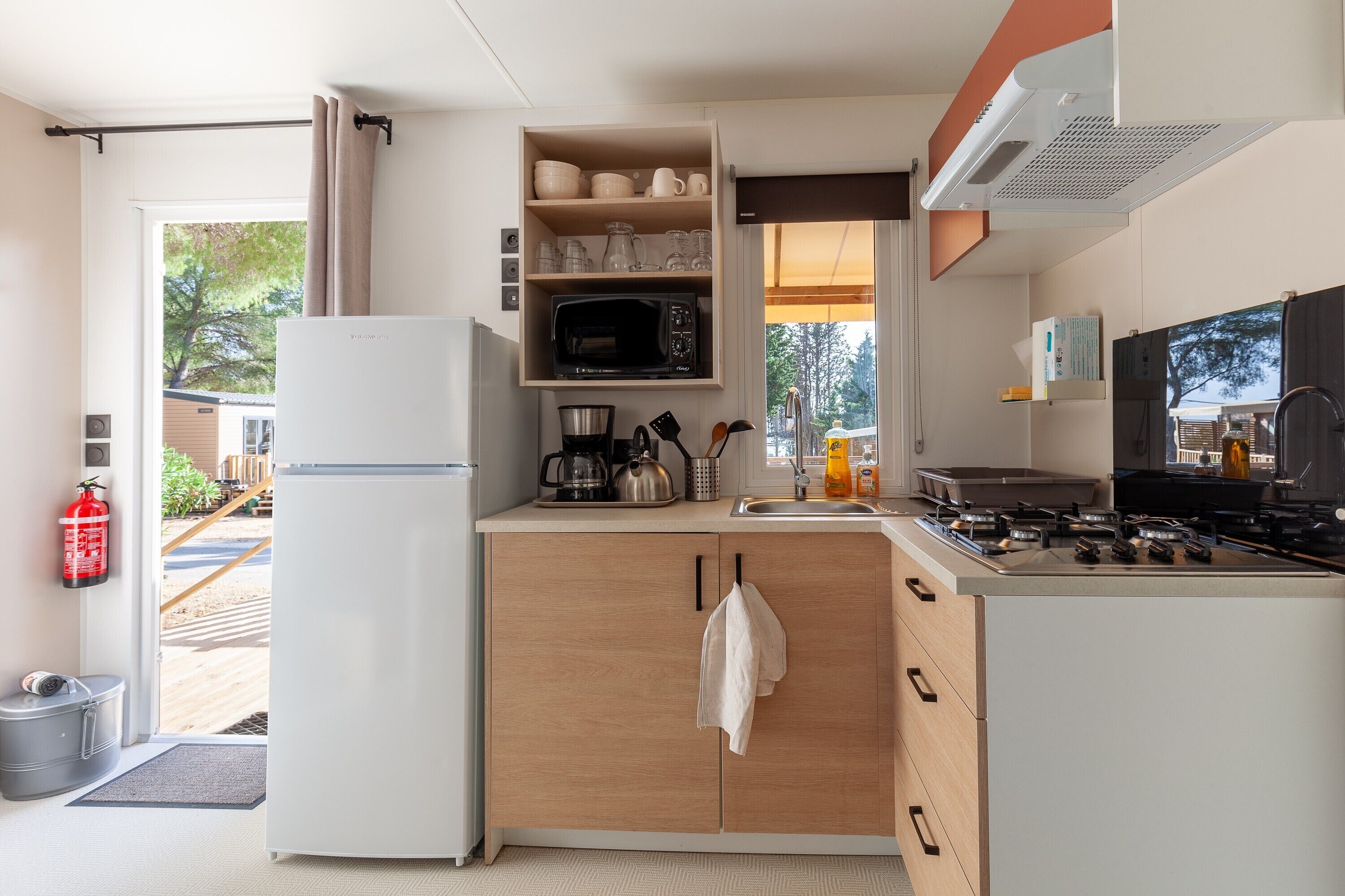 Kühlschrank, Mikrowelle, Ofen, Herdplatte