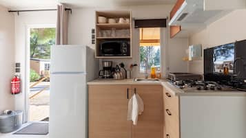 KĂŒhlschrank, Mikrowelle, Ofen, Herdplatte