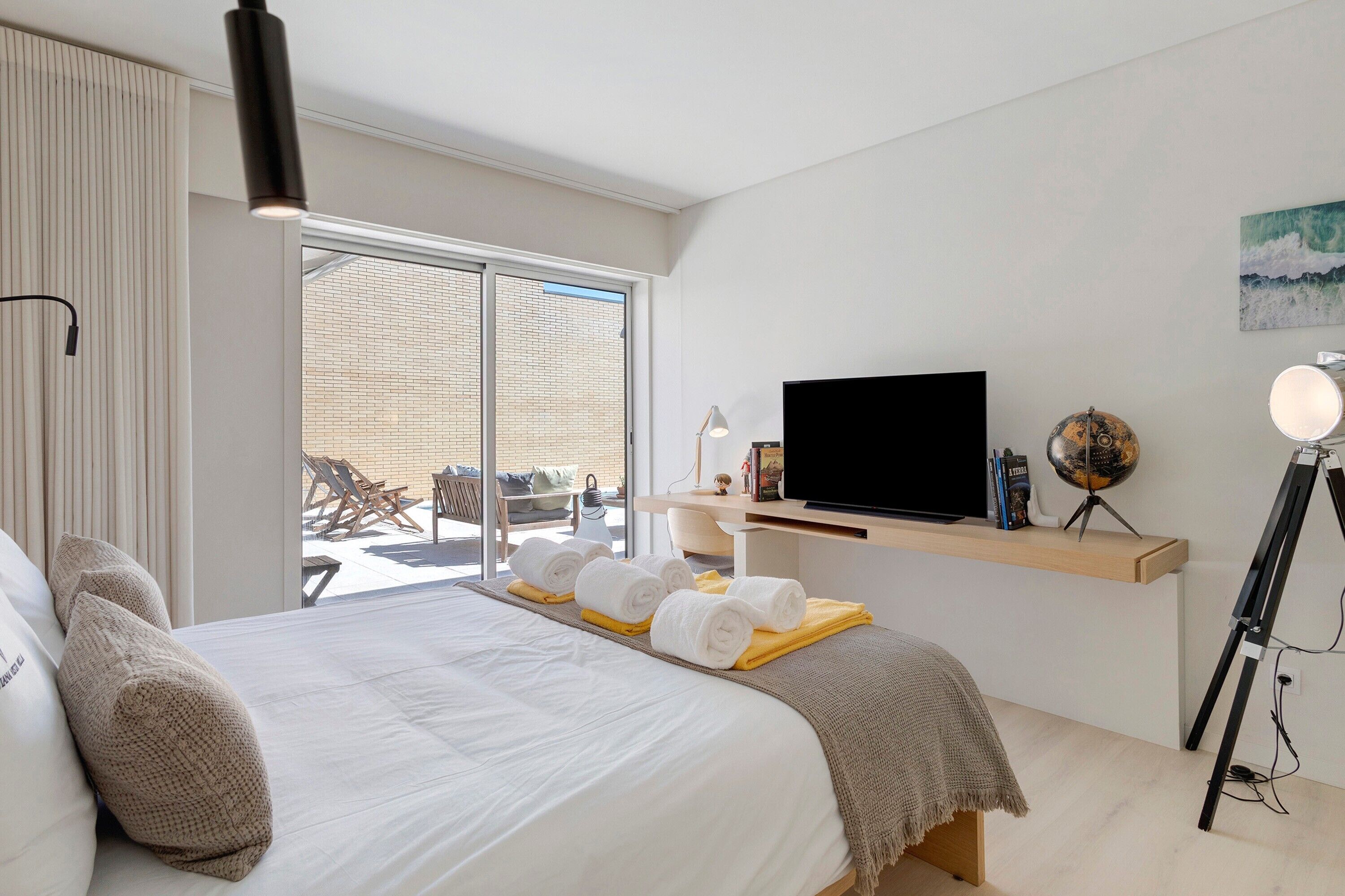 3 bedrooms, free WiFi, bed sheets, wheelchair access