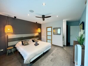 8 chambres, fer et planche à repasser, Wi-Fi gratuit, draps fournis