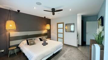 8 bedrooms, iron/ironing board, free WiFi, bed sheets